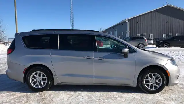 2017 Chrysler Pacifica LX - Photo 4