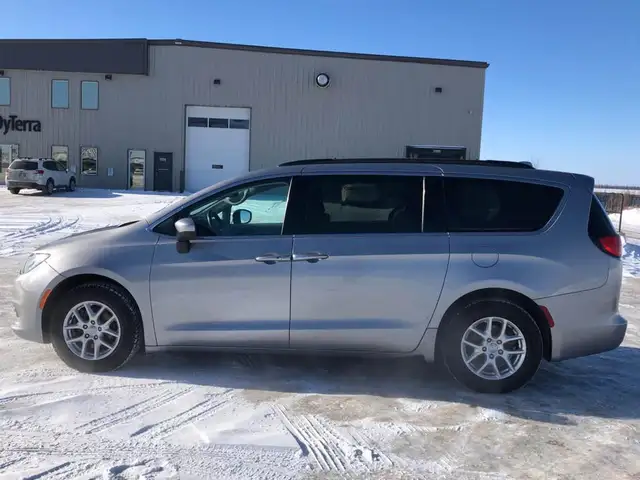 2017 Chrysler Pacifica LX - Photo 7