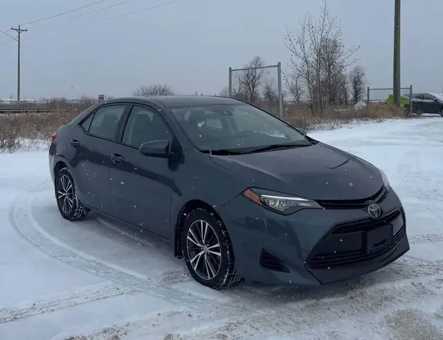 2017 Toyota Corolla LE - Photo 3