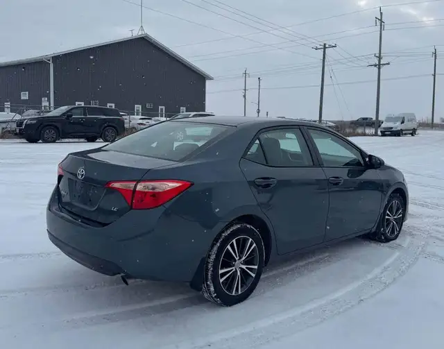 2017 Toyota Corolla LE - Photo 5