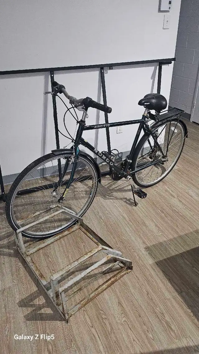 Rack a bicycle/support à vélo