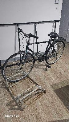 Rack a bicycle/support à vélo