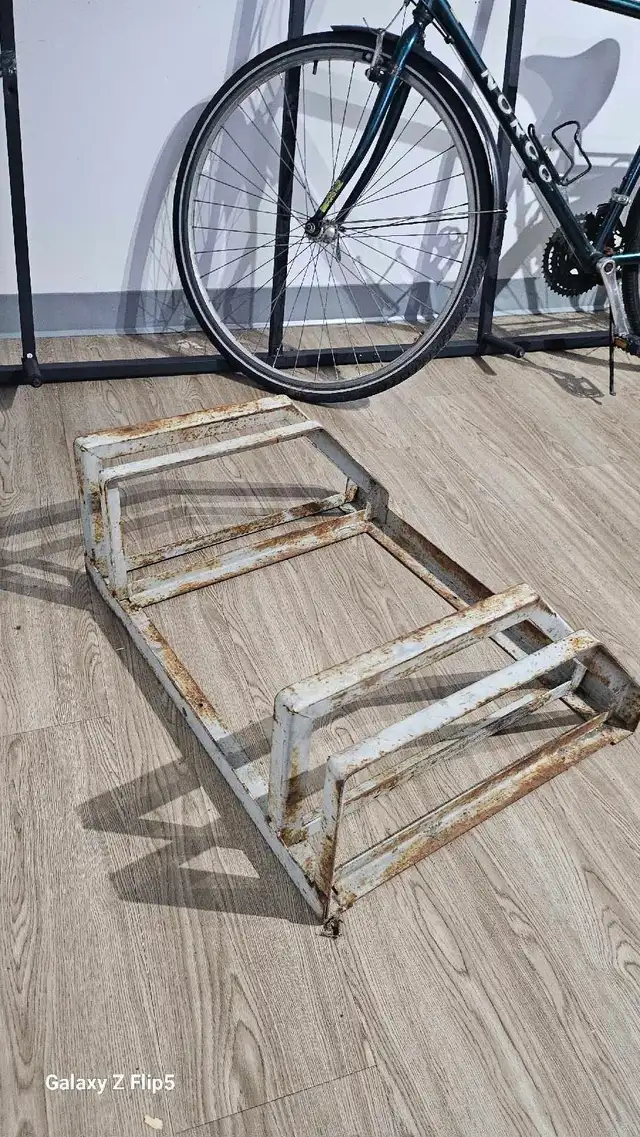 Rack a bicycle/support à vélo - Photo 4