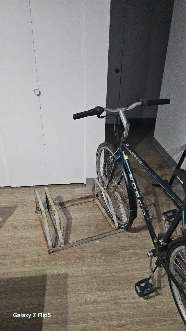 Rack a bicycle/support à vélo - Photo 6