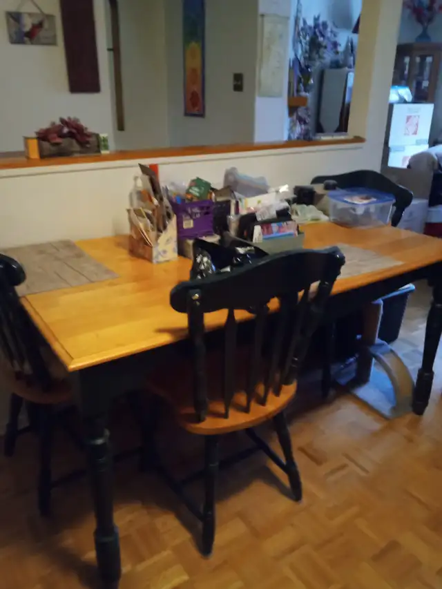 Wood dinning table for sale. 4 chairs