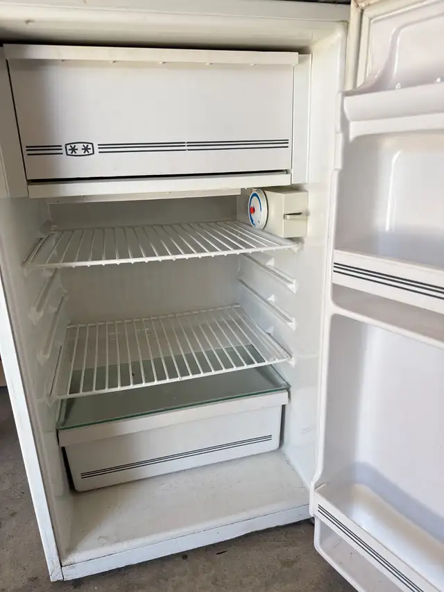 Refrigerator for sale - Photo 2