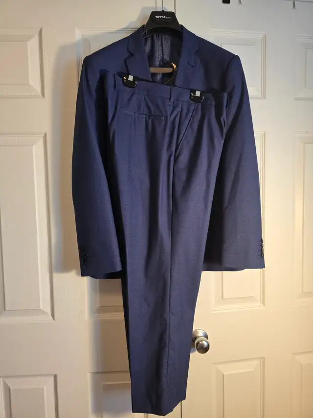 Brand new high quality suit 44s/38s