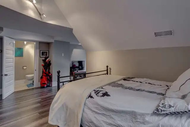 1100-sft 2-Bed Den   Parking/Laundry/AC/Water Incl (Charlton) - Photo 6