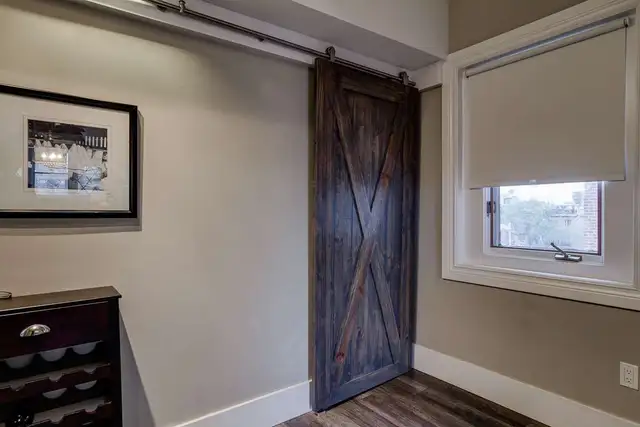 1100-sft 2-Bed Den   Parking/Laundry/AC/Water Incl (Charlton) - Photo 7