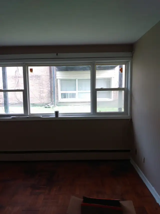 LARGE TWO-BEDROOM APARTMENT WHITBY $1900 - Photo 3