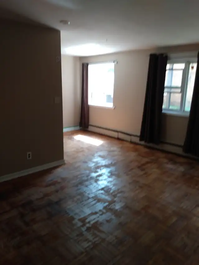 LARGE TWO-BEDROOM APARTMENT WHITBY $1900 - Photo 8