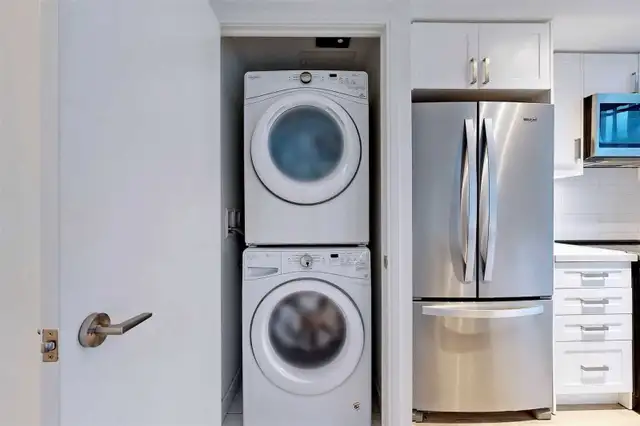 Yonge and Wellesley - One Bed One Bath - Photo 8