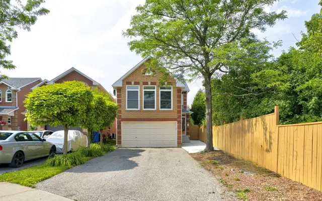 Corner Lot East-facing 4 Bed | 4 Bath-Queen & Chinguacousy