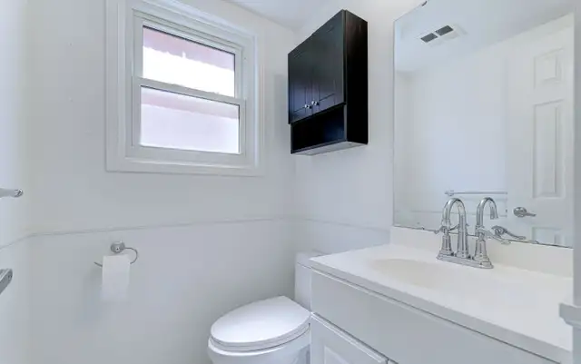 Corner Lot East-facing 4 Bed | 4 Bath-Queen & Chinguacousy - Photo 5