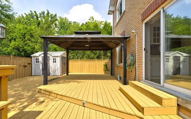 Corner Lot East-facing 4 Bed | 4 Bath-Queen & Chinguacousy - Photo 10