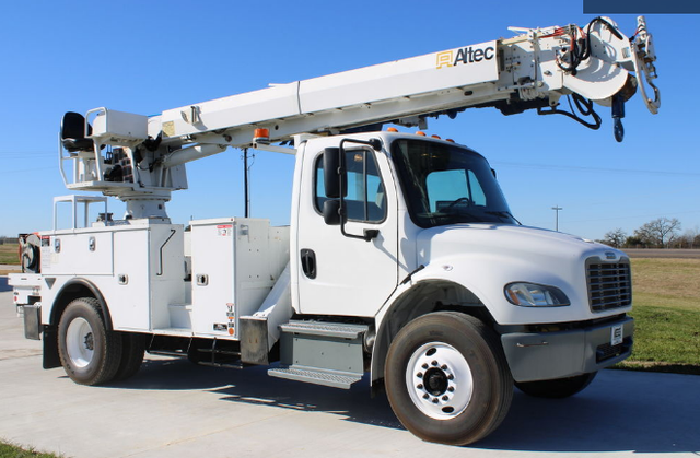2018 Freightliner M2 Altec DC47-TR Digger Derrick - Photo 4