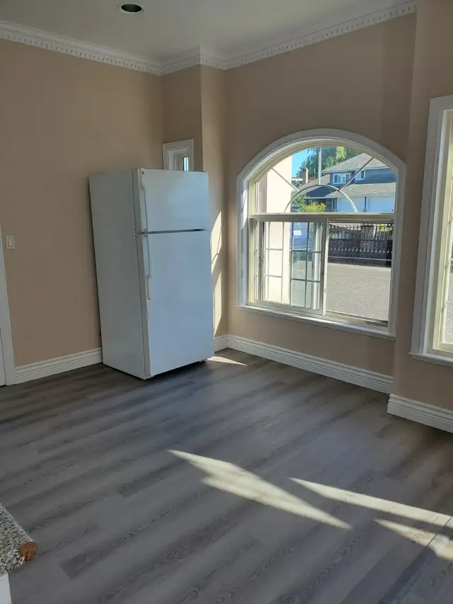 2 Bedrooms - West Richmond - Photo 4