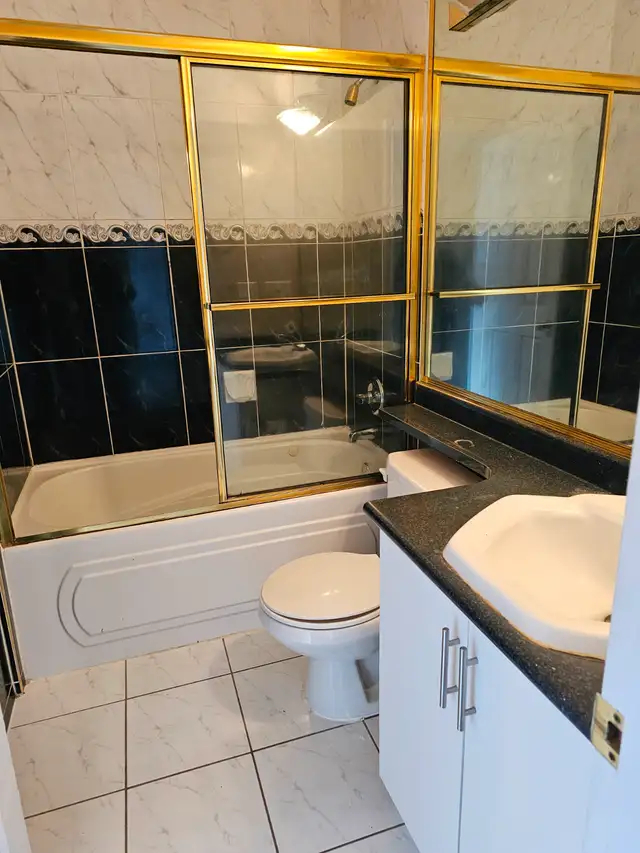 2 Bedrooms - West Richmond - Photo 9