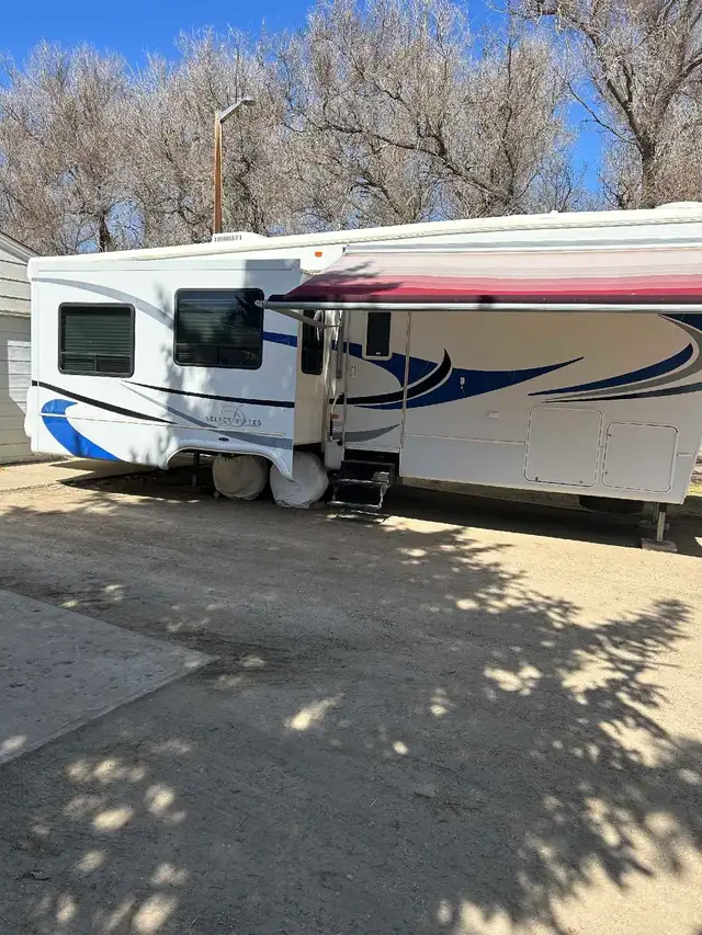 2006 36' travel trailer - Photo 6