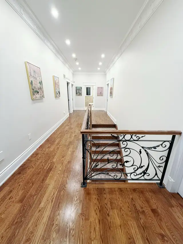 Spacious room near subway and Yorkdale for rent (Female Only) - Photo 7