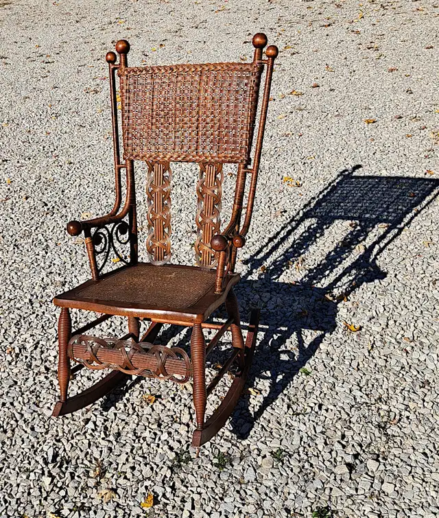 RARE ANTIQUE VICTORIAN WICKER ROCKING CHAIR - Photo 2