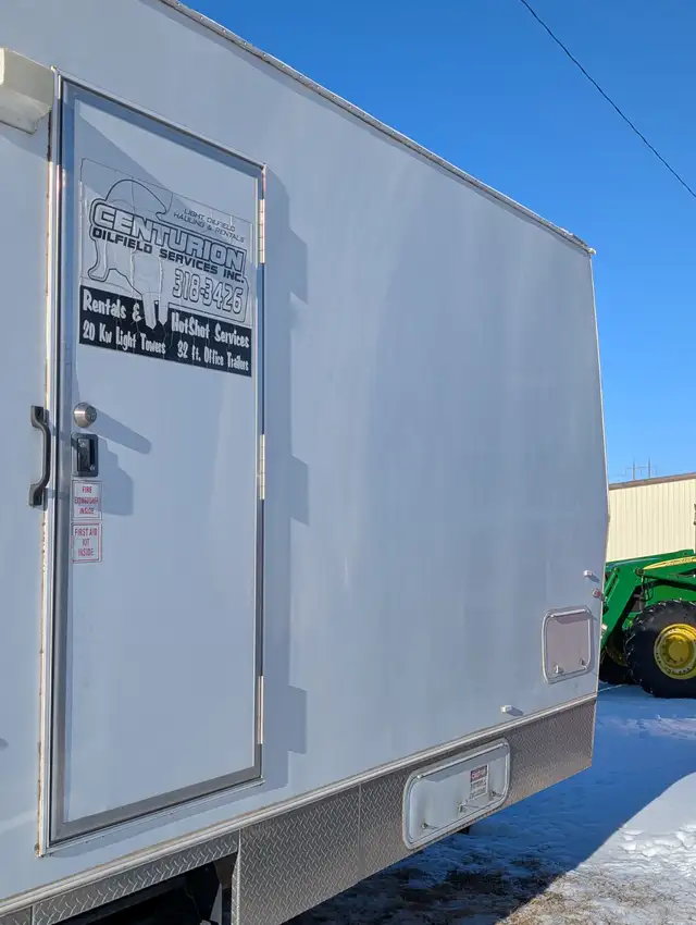 Office Trailer - Photo 4