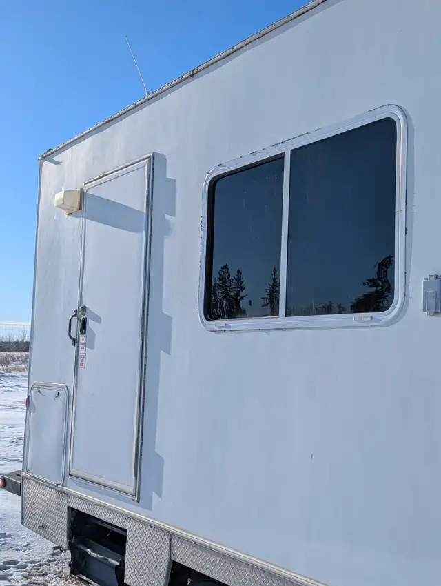 Office Trailer - Photo 5