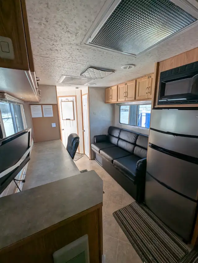 Office Trailer - Photo 6