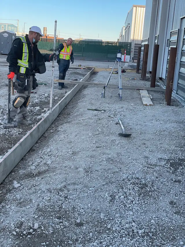 Hiring concrete finisher/ prep worker for flat work - Photo 9