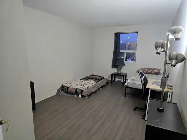 Shared room available for male - Photo 3