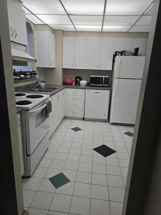 Shared room available for male - Photo 4