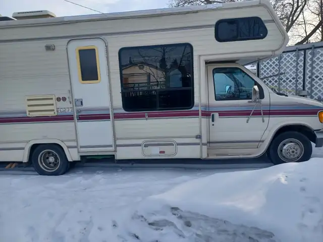 ONLY 35800km, years of trouble free camping. 27 foot motorhome