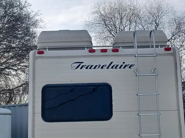 ONLY 35800km, years of trouble free camping. 27 foot motorhome - Photo 3