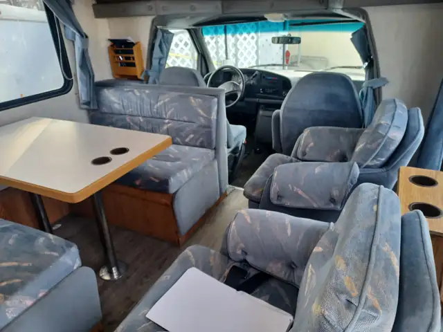 ONLY 35800km, years of trouble free camping. 27 foot motorhome - Photo 4