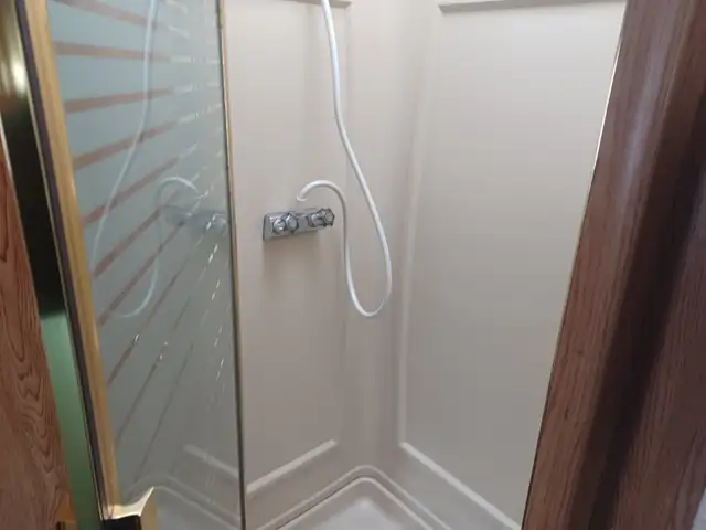 ONLY 35800km, years of trouble free camping. 27 foot motorhome - Photo 6