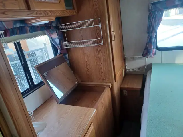 ONLY 35800km, years of trouble free camping. 27 foot motorhome - Photo 8