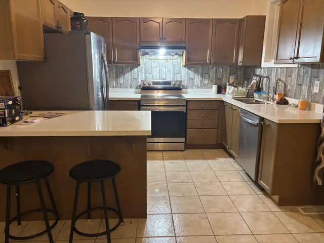 3 Bedroom House for Rent –  Near Steeles and Mavis Brampton - Photo 4