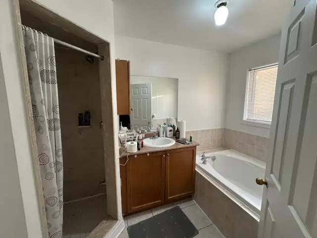 3 Bedroom House for Rent –  Near Steeles and Mavis Brampton - Photo 6