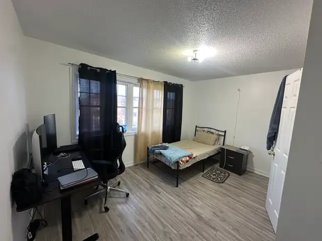 3 Bedroom House for Rent –  Near Steeles and Mavis Brampton - Photo 8