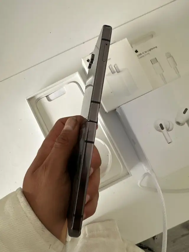 Samsung Galaxy fold flip 5 256GB Airpods/Delivery - Photo 6