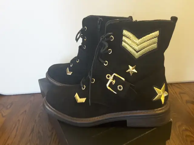 Brand new Women leather boots Size 9.5