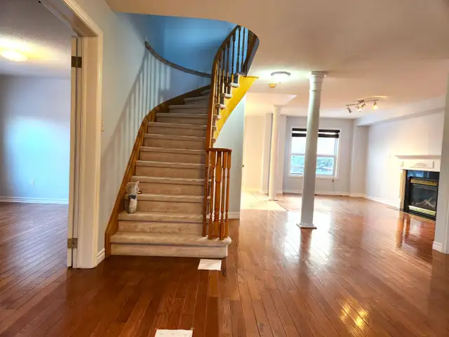 Brightand Sunny All Brick 2 Storey Family Home for rent. - Photo 3