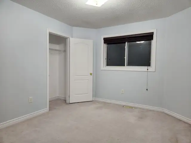 Brightand Sunny All Brick 2 Storey Family Home for rent. - Photo 8