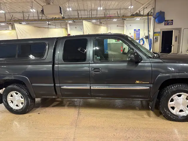 Saifeted 2004 gmc sierra - Photo 2