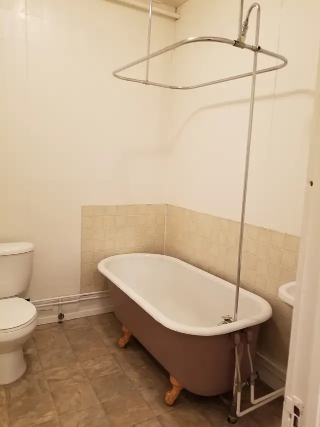 HIDDEN GEM ON THE HILL - Photo 3