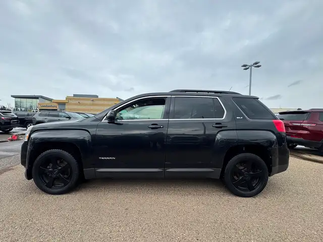 2011 GMC Terrain SLT AWD V6 - 191K - CLEAN CAR FAX - LOADED - Photo 2