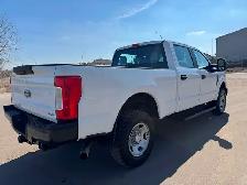 2017 Ford Super Duty F-350 SRW ONLY 129K - 4WD Crew Cab - CLEAN - Photo 5