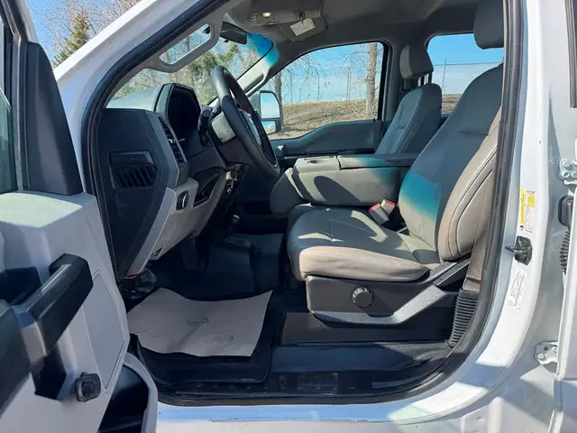 2017 Ford Super Duty F-350 SRW ONLY 129K - 4WD Crew Cab - CLEAN - Photo 13