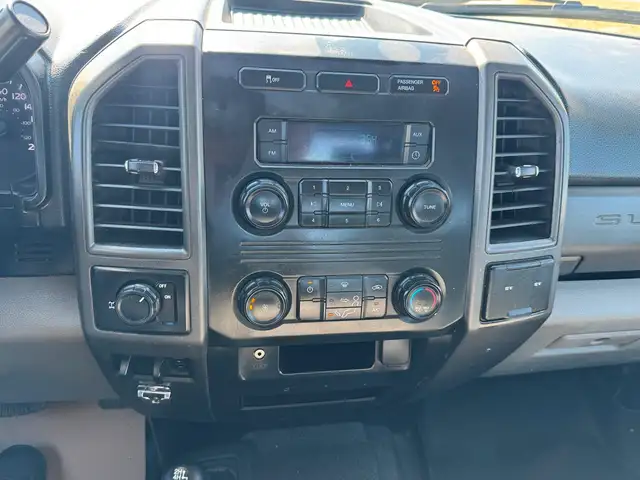 2017 Ford Super Duty F-350 SRW ONLY 129K - 4WD Crew Cab - CLEAN - Photo 15