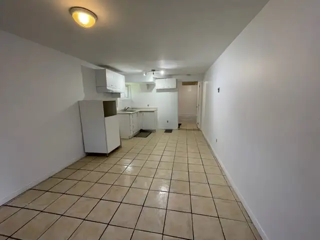 3 1/2 renovate near Cartier metro, Laval